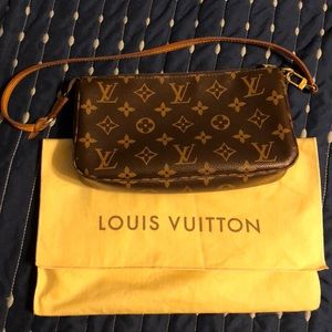 Louis Vuitton Pochette